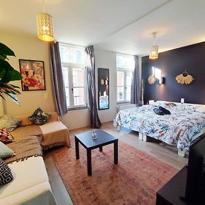 Zimmer mit Kingsize-Bett